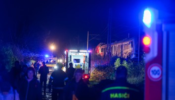 Otrasy mozgu, zlomené končatiny či poranenia hrudníka. Zisťovali sme, aký je stav zranených po zrážke vlakov