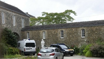 Podpaľač katedrály v Nantes, ktorý bol pod súdnou kontrolou, zavraždil kňaza