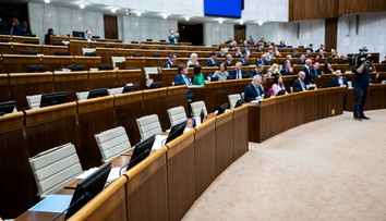 Poslanec dostane 7 300 eur mesačne. Parlament odhalil informácie o reálnych platoch zákonodarcov