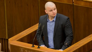 Mazurek s Uhríkom končia v predsedníctve Kotlebovej strany. Prekážajú im väčšie právomoci predsedu