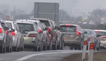 Zrážka áut na D1 spôsobila veľké kolóny, obchádzka trvá viac ako hodinu