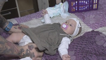 Otcom na materskej vraj poisťovňa potichu zmenila pravidlá a peniaze im zamieta