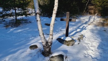 Záhada v Tatrách: Kto sa ukrýva v tajomných hroboch pri turistickom chodníku?