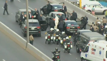 Pápeža Františka sprevádza na cestách smola: V Peru dostalo jeho auto defekt