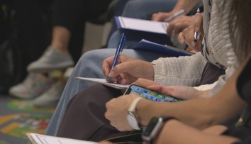 Rodičia sa vzdelávajú vo výchove detí: Učia sa zvládať vlastné emócie, aby boli lepším vzorom