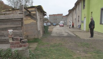 V osade v Ladomirovej zostali v šoku. Neznámi cudzinci prišli v noci k bytovkám a začali sa modliť