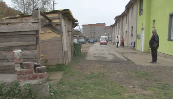 V osade v Ladomirovej zostali v šoku. Neznámi cudzinci prišli v noci k bytovkám a začali sa modliť