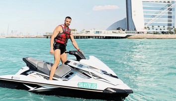 Sexy milionár vám ponúka prácu snov: Stačí toto a zarobíte 46-tisíc eur ročne