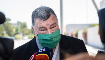 Ústredný krízový štáb do pondelka prerušili, Krčméry neodporúča dovolenku v zahraničí