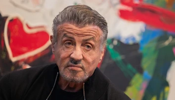 Z muža, ktorý prespával na staniciach, sa stala legenda. Sylvester Stallone oslavuje významné životné jubileum