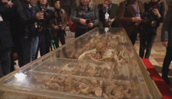 V bazilike v Assisi vystavili ostatky svätého Františka. Omšu tam odslúžil aj spišský biskup