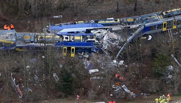 V čase zrážky vlakov v Bavorsku hral výpravca hru na mobilnom telefóne