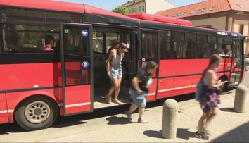 Zo školy to mali domov len pár minút. Päť detí na západnom Slovensku skončilo pre chybu vodiča úplne inde
