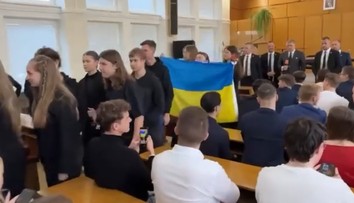 Riaditeľka popradského gymnázia odmieta útoky na učiteľa a žiakov po diskusii s premiérom