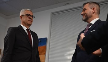 Všetky prieskumy sa zhodujú. Až na jeden, ktorý ukázal prstom na jasného favorita (+ súhrn)