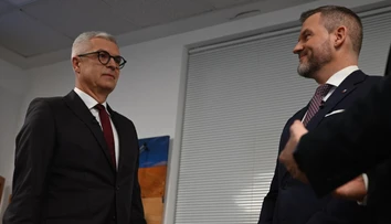 Všetky prieskumy sa zhodujú. Až na jeden, ktorý ukázal prstom na jasného favorita (+ súhrn)