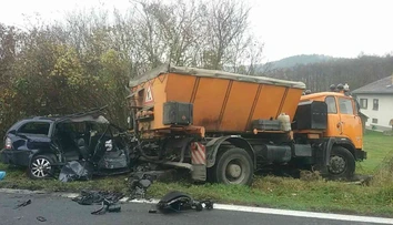 Po nehode auta s nákladiakom pri Giraltovciach zomrel Dominik (†30). Predbiehal kamión