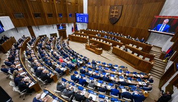 Odvolávanie ministrov sa opäť odkladá. Na január presunuli aj návrh na vyslovenie nedôvery vláde