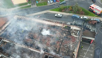 VIDEO: Mladý Čech chcel vyslobodiť zapadnutý telefón zapaľovačom, zhorel celý supermarket