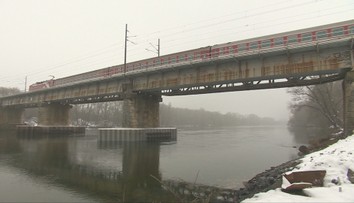 Vlaky jazdia krokom. Most na juhu Slovenska má 180 rokov, rekonštrukcia viazne z prekvapujúceho dôvodu
