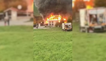 Požiar zachvátil dom na východe Slovenska. Muž (70) zachránil svoju mamu na vozíčku, sám skončil v nemocnici