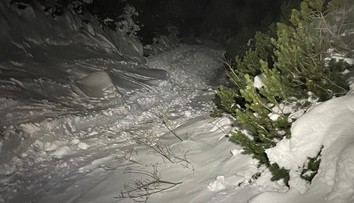 Tragický pád lavíny vo Vysokých Tatrách. Trištvrte hodinu sa snažil vyhrabať z masy snehu dvoch kamarátov