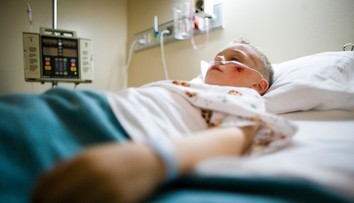 Chlapec (11) prehltol petardy. Výzva od kamarátov ho dostala do nemocnice