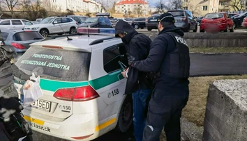 Tragédia v obci Šumiac. Muž (33) zavolal na políciu, že zavraždil matku (†53)