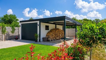 Ako vyzerá garáž pre budúcnosť? Stavba 21. storočia má byť rýchla, premyslená a bez zbytočných kompromisov