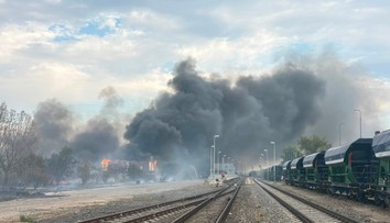 FOTO+VIDEO: Masívny požiar v Dunajskej Lužnej. V plameňoch je niekoľko budov