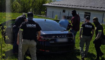 FOTO: Veľká policajná akcia na východe Slovenska. Zadržali tri osoby, obvinený je vo väzbe