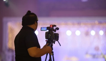 Kritizovaný poplatok sa netýka len influencerov. Spozornieť by mali napríklad aj kameramani či kaviarne