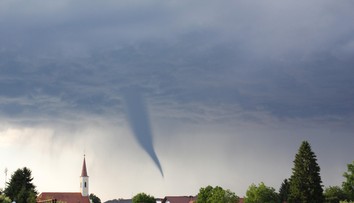 FOTO+VIDEO: Extrémne počasie udrelo len kúsok od Slovenska. Českom sa prehnalo ďalšie tornádo