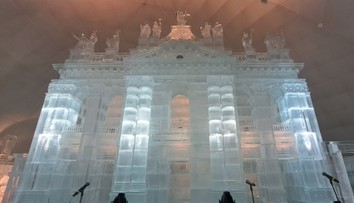 V Tatrách odhalili tajomstvo roka. Do poslednej chvíle mohli turisti len tipovať, čo vyrastá pod kupolou