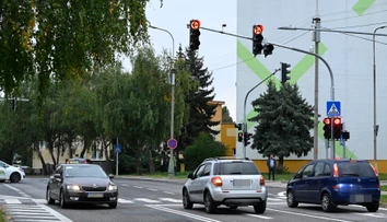Roky ste sa na križovatkách nesmeli otočiť, ak to nedovolí značka. Onedlho bude platiť presný opak