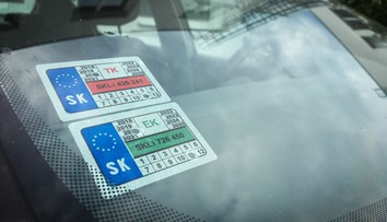 Nálepky technickej a emisnej kontroly už mali byť minulosťou. Tu je nový dátum, kedy ich zrušia