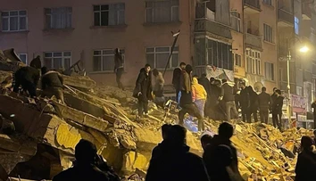 Taliani po zemetrasení v Turecku varujú ľudí pred cunami