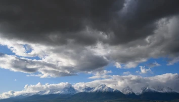 Slovensko si užije ďalšie mimoriadne teplé dni. Jeseň sa zatiaľ nekoná