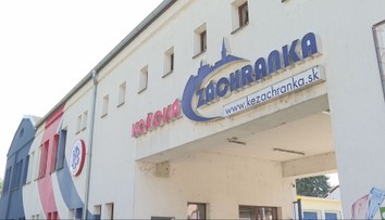 Upozornila na údajné rozkrádanie, následne ju vyhodili. Vedúca pracovníčka z košickej záchranky je roky doma a poberá plat