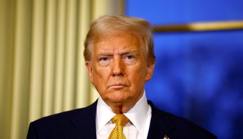 Spojené štáty sa chystajú na Trumpovu inauguráciu. Prvýkrát za 40 rokov bude prebiehať vnútri