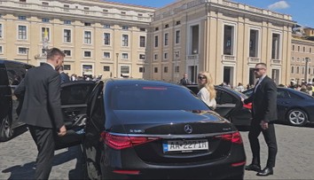 Rezort kultúry kupuje auto za 158-tisíc. Podľa Matoviča ide o limuzínu, ktorou sa Šimkovičová vozila vo Vatikáne