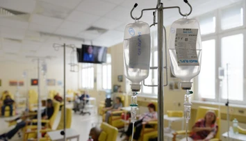 Pacienti čakajú, rakovina nie. Štát sľubuje zásadnú zmenu v liečbe