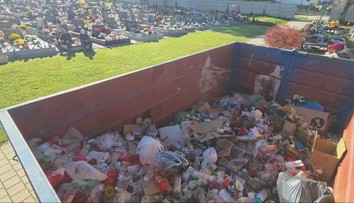 Kahance, kvety, vence či ozdoby. Okrem spomienok ostali na cintorínoch po sviatkoch aj tony odpadu