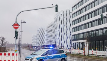 Na letisku vo Frankfurte našli mŕtve telá muža a ženy. Obete mali strelné zranenia