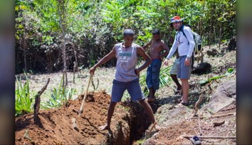 Od odhaľovania histórie po pomoc ľuďom. Slovenskí cestovatelia pátrajú po hrobe Mórica Beňovského
