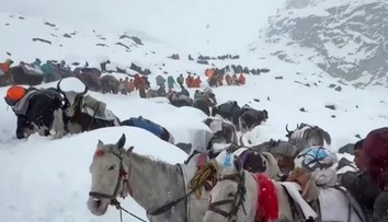 Veľká evakuácia pod Mount Everestom: Stovky turistov, ktorých uväznila búrka, sú už v bezpečí