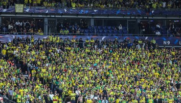 Bodné zranenia na chrbte? Pred zápasom zomrel fanúšik, jeho skupinu napadli priaznivci súpera