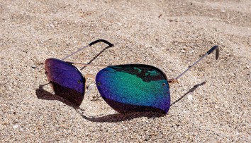 Nočná mora na dovolenke: Turista stratil okuliare, skončil vo väzení na dva mesiace