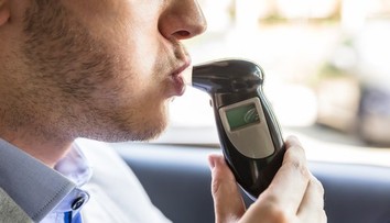 Vodič nafúkal viac ako štyri promile. Policajtov šokovalo, že nepil žiadny alkohol