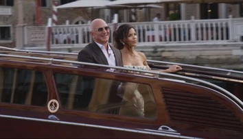 Miliardár Jeff Bezos a jeho snúbenica si povedia svoje áno. Luxusná hostina má byť v jednej zo sál bývalej lodenice